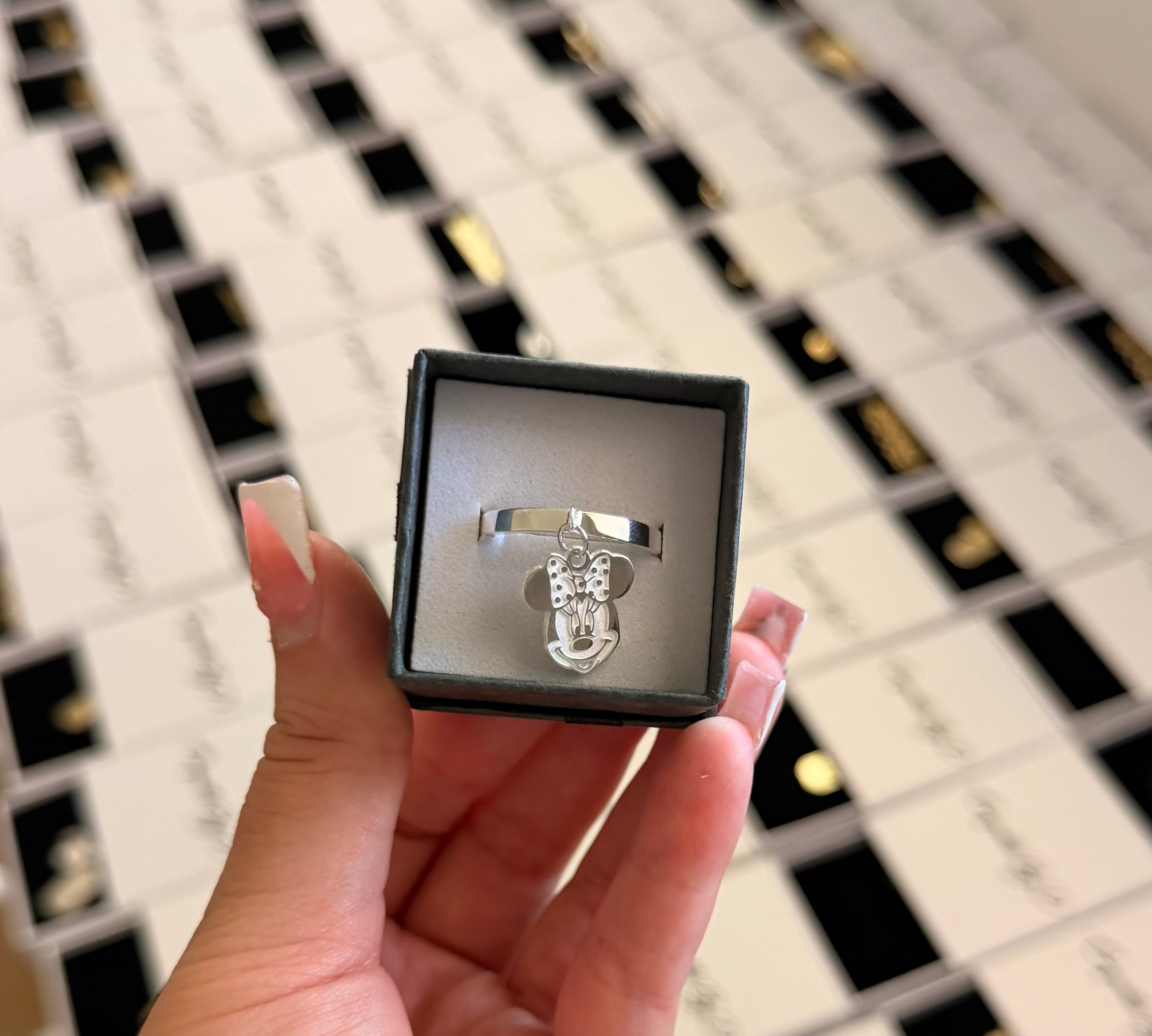 Minnie Dangling Ring